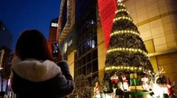 عيد الميلاد المجيد يعيد الحياة للبيوت والكنائس عبر شجرة الكريسماس وهدايا بابا نويل وتسابيح كيهك 1